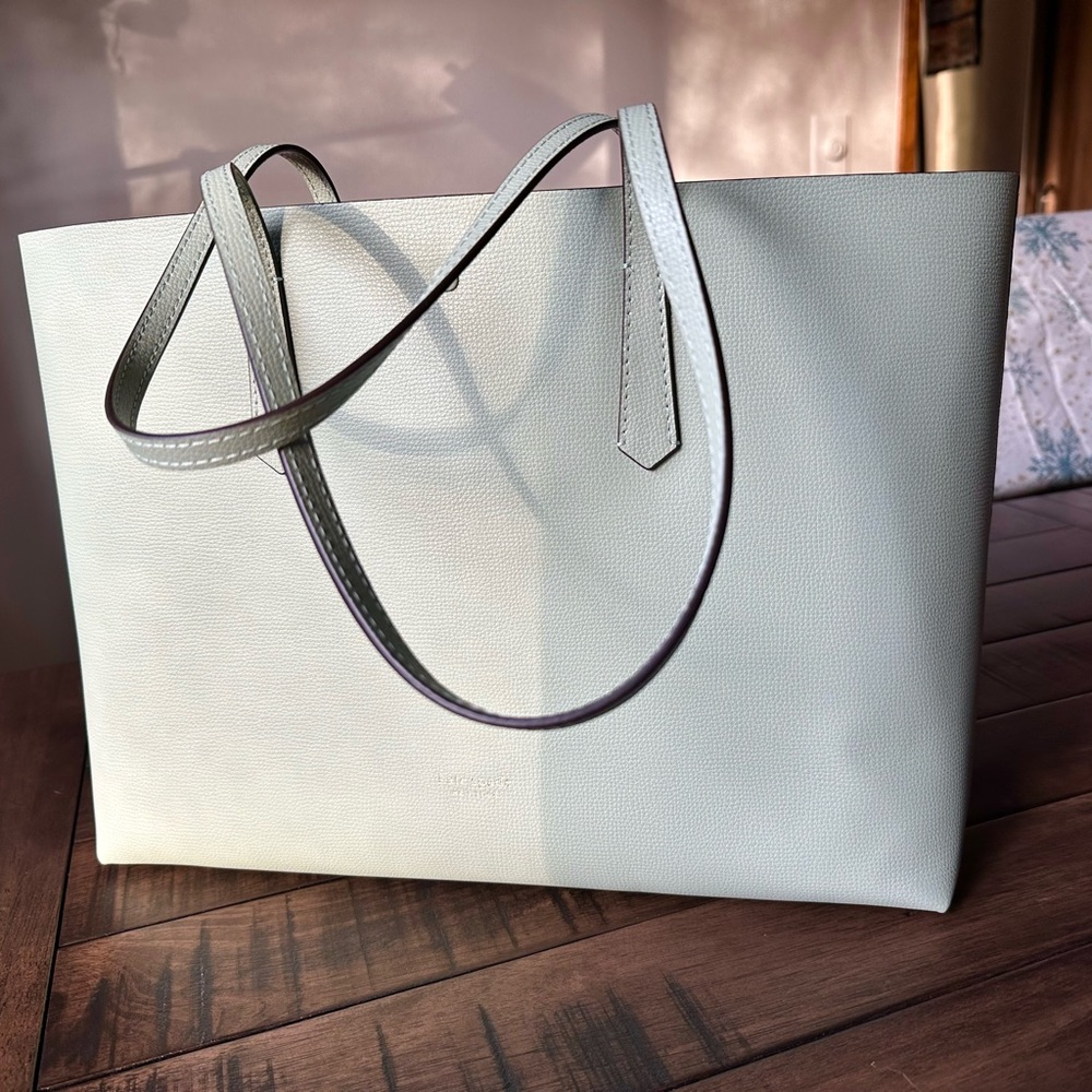 Large Kate Spade leather tote with matching zipper pouch. - Picture 3 of 10